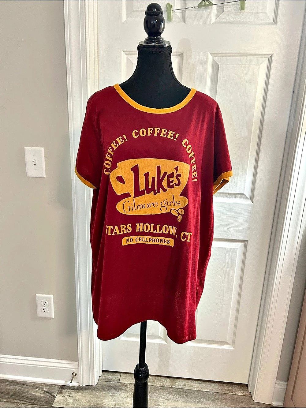 Women’s Size 3X Gilmore Girls Luke's Diner Shirt